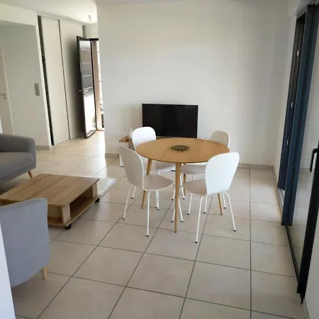 Beautiful Apartment In Pietrosella With Sea View *